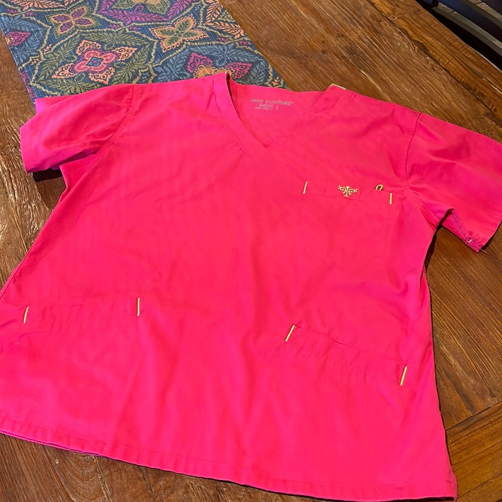 Women’s Med Couture scrub top Large